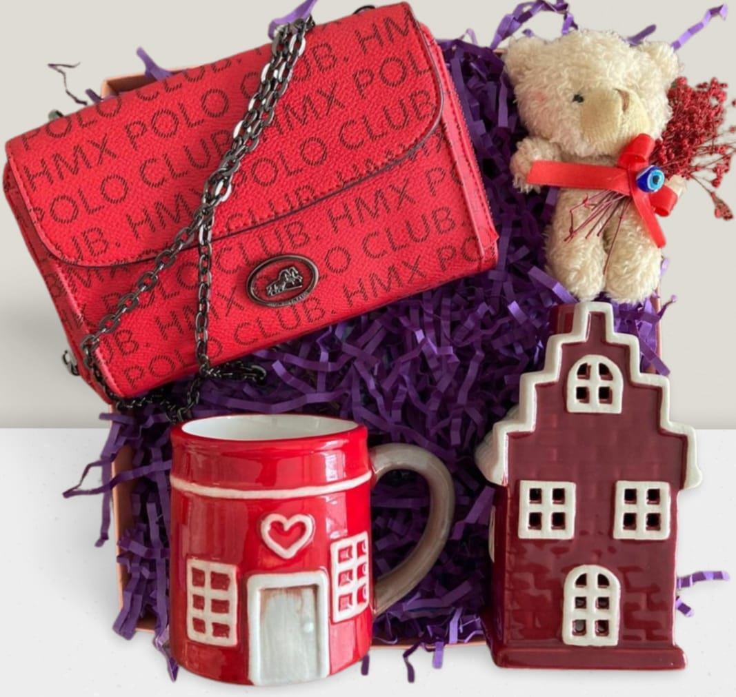 KIRMIZI PANJURLU EV  HEDİYE, HEDİYE SETİ, DOĞUM GÜNÜ HEDİYESİ, SEVGİLİYE ÖZEL HEDİYE, KİŞİYE ÖZEL HEDİYE, KADINA HEDİYE, ERKEĞE HEDİYE, ROMANTİK HEDİYE hediye kutusu