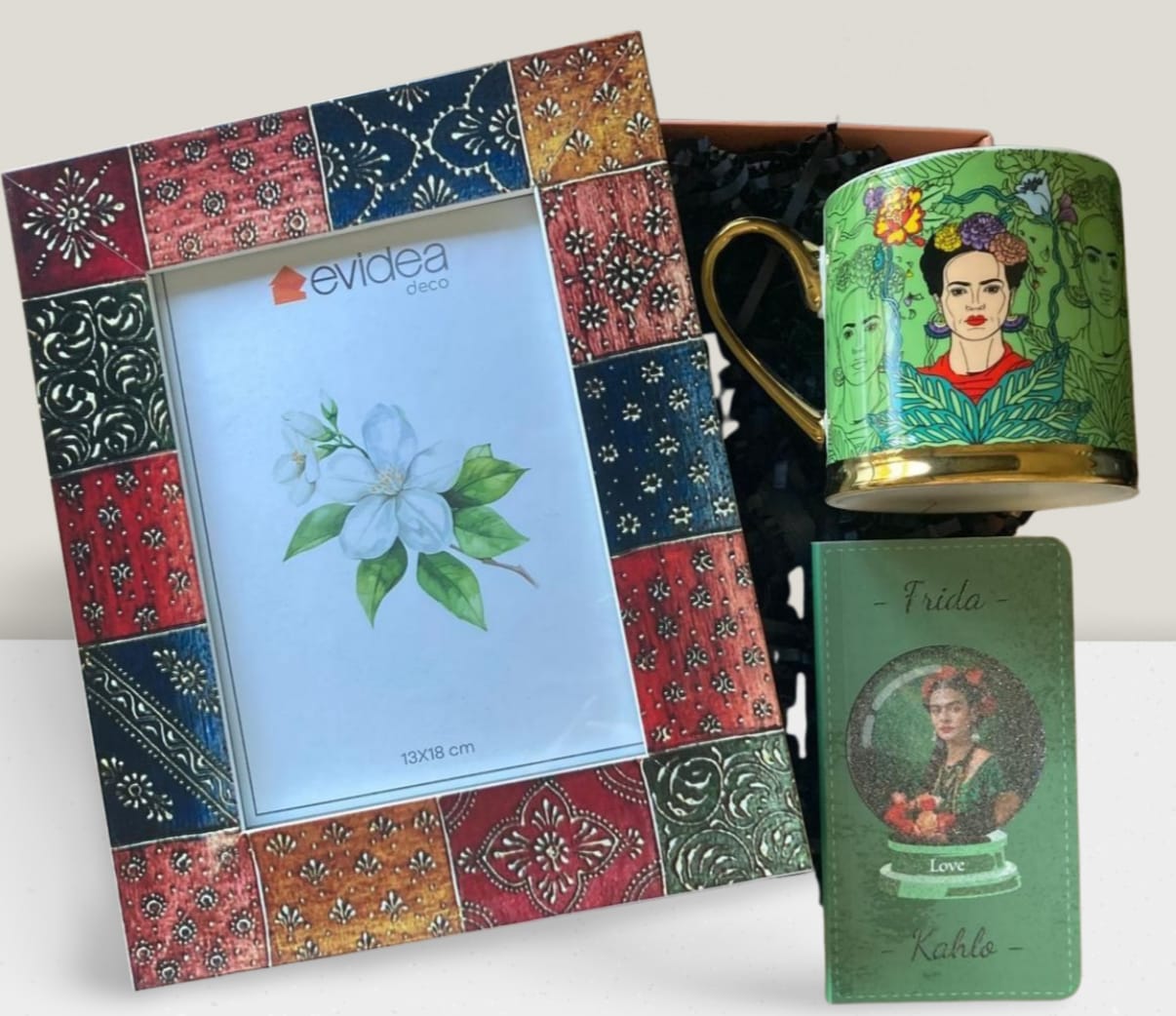 FRİDA HEDİYE, HEDİYE SETİ, DOĞUM GÜNÜ HEDİYESİ, SEVGİLİYE ÖZEL HEDİYE, KİŞİYE ÖZEL HEDİYE, KADINA HEDİYE, ERKEĞE HEDİYE, ROMANTİK HEDİYE