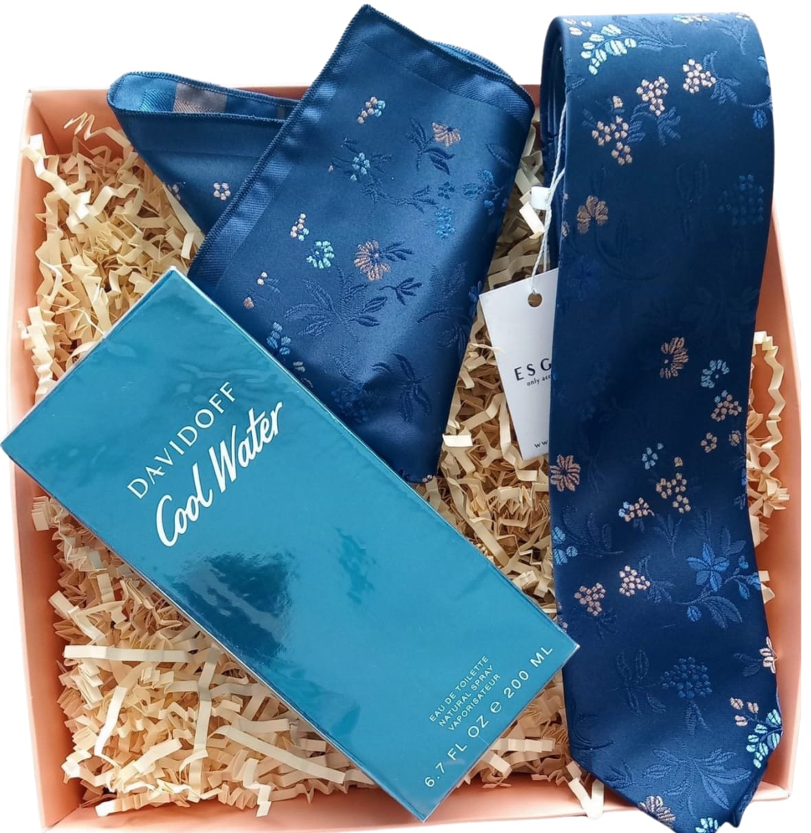 İKİ GENÇ BİR SOKAK HEDİYE, HEDİYE SETİ, DOĞUM GÜNÜ HEDİYESİ, SEVGİLİYE ÖZEL HEDİYE, KİŞİYE ÖZEL HEDİYE, KADINA HEDİYE, ERKEĞE HEDİYE, ROMANTİK HEDİYE